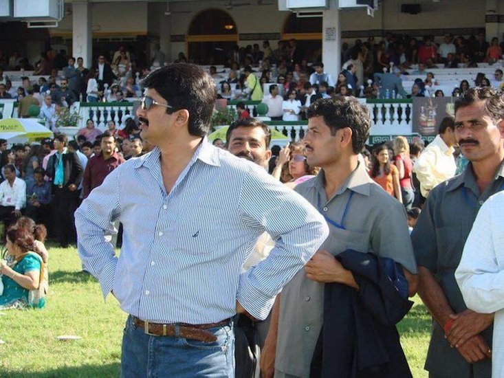 भदरी रियासत के राजकुमार और कुंडा से निर्दलीय विधायक रघुराज प्रताप सिंह के पास टोयोटा की फॉर्च्यूनर कार है। (यह भी पढ़ें : 'पढ़ेगा तो बुजदिल बन जाएगा', राजा भैया को अनपढ़ रखना चाहते थे उनके पिता, मां ने चोरी से भेजा था स्कूल )