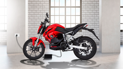 Yamaha की FZ जैसा है लुक, एक बार चार्ज करने पर चल सकती है 150Km, जानें- Revolt की RV 400 की खासियतें