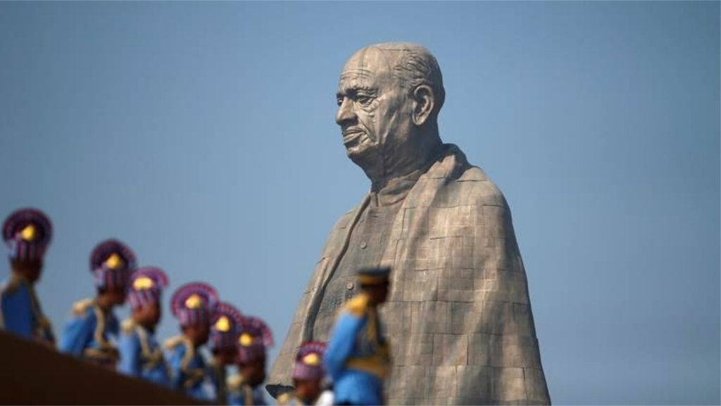 गुजरात के केवड़िया में लगी सरदार पटेल की मूर्ति (फोटो: रायटर्स) 