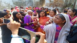 भाजपा छोड़ चुकीं सावित्री बाई फुले को पुलिस ने ‘धक्का दे’ गाड़ी में बैठाया, पूर्व IAS ने योगी सरकार को घेरा