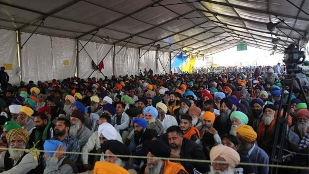 सिंघु बॉर्डर पर किसानों के प्रदर्शन स्थल के पास एक युवक का हाथ कटा शव मिलने के मामले में पुलिस ने जांच शुरू कर दी है। (एक्सप्रेस फाइल फोटो)