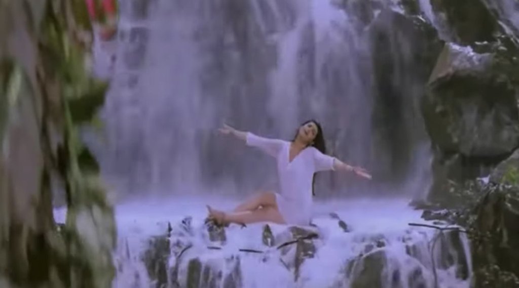 Twinkle Khanna, Mandakini, Twinkle Khanna In Rain