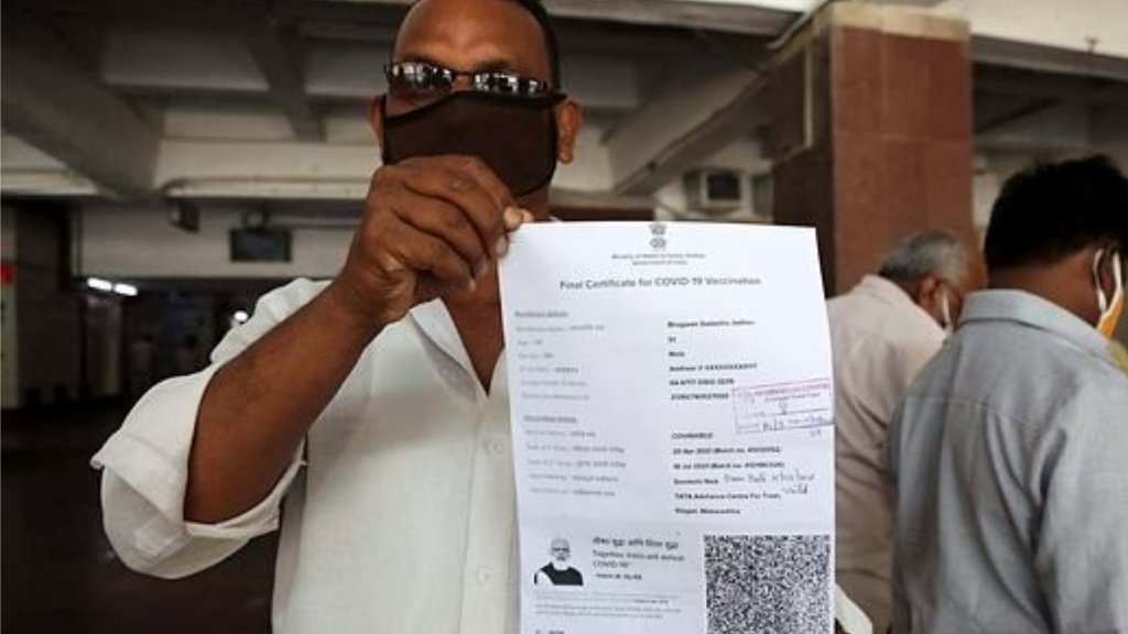 केरल हाई कोर्ट में एक याचिका दायर कर वैक्सीन सर्टिफिकेट से प्रधानमंत्री मोदी की तस्वीर हटाने की मांग की गई है। (एक्सप्रेस फोटो)