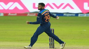varun-chakravarthy-knee-problem-becomes-problem-for-bcci-before-t20-world-cup-2021-to-be-played-in-uae-indian-squad-can-get-changed-till-10th-october