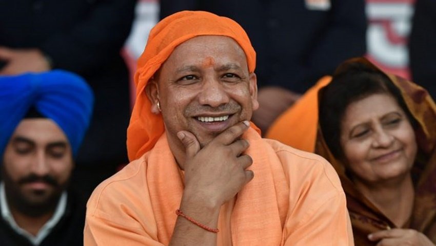 उत्तर प्रदेश के मौजूदा मुख्यमंत्री योगी आदित्य नाथ 19 अक्टूबर तक लगातार 4 साल 212 तक यूपी सीएम रह चुके हैं। प्रदेश के मौजूदा हालात देखते हुए ये मुमकिन है कि वह मायावती और अखिलेश यादव का रिकॉर्ड तोड़ दें। (यह भी पढ़ें: प्रतीक के ढेर सारे ईमेल देख हैरान रह गई थीं अपर्णा, यूं बनीं मुलायम सिंह की छोटी बहू)