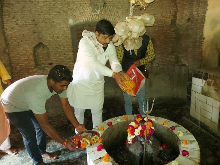 2017 में कुशाग्र ने चुनावी हलफनामा दिया था उसमें बताया था कि उनके पास करीब 15 लाख रुपए की चल अचल संपत्ति है। 