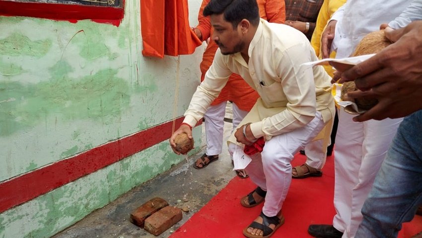 बकौल कुशाग्र सागर उनके पास करीब साढ़े पांच लाख की चल और 10 लाख रुपए की अचल संपत्ति है।