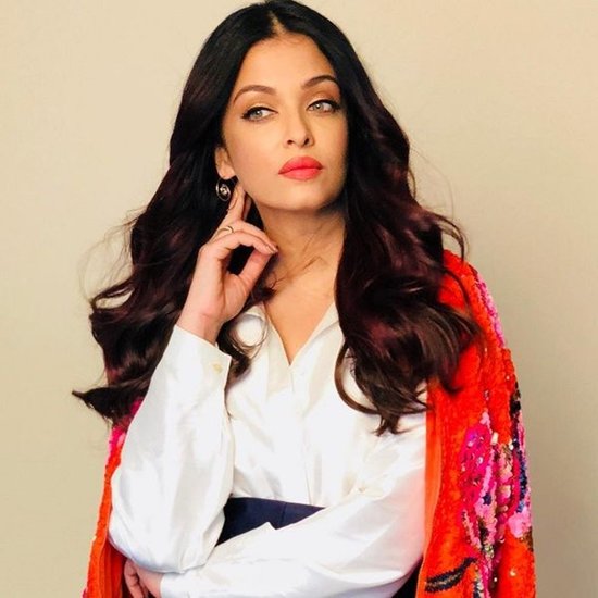 Aishwarya Rai Bachchan: ऐश्वर्या राय बॉलीवुड की सबसे खूबसूरत अभिनेत्रियों में से एक हैं। मिस वर्ल्ड रह चुकीं ऐश्वर्या ने धर्मेंद्र (Dharmendra) के बेटे और सनी देओल (Sunny Deol) के छोटे भाई बॉबी देओल (Bobby Deol) के साथ अपना फिल्मी करियर शुरू किया था। अपने सफर में ऐश्वर्या ने कई फिल्मों को ना भी कहा। इनमें से तीन बड़ी फिल्में तो शाहरुख खान (Shahrukh Khan) के साथ थीं। आइए जानें ऐसी ही चंद फिल्मों के नाम: