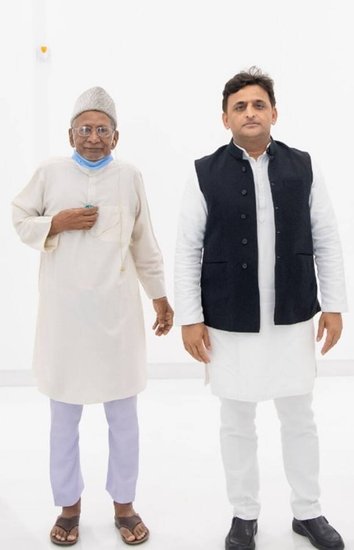 आलम बदी की संपत्ति से जुड़े ये आंकड़े 2017 में दिये गए उनके चुनावी हलफनामे से लिये गए हैं। (यह बी पढ़ें - बस से सफर करते हैं ये सपा विधायक, अखिलेश यादव बना रहे थे मंत्री, ठुकरा दिया था पद )