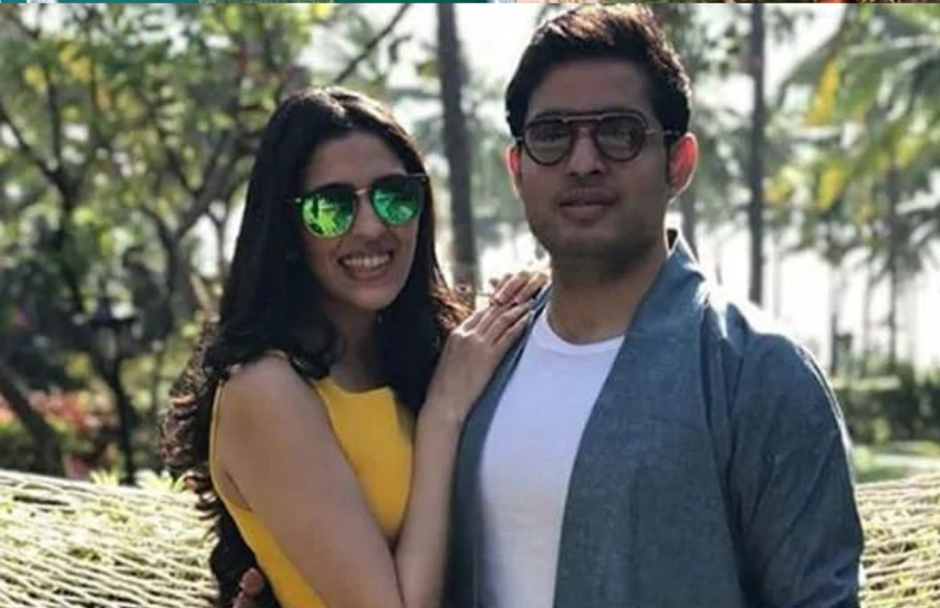 वॉग’ के साथ बातचीत के दौरान ईशा अंबानी पीरामल ने अपने भाई आकाश अंबानी के बारे में बात करते हुए कहा था, 