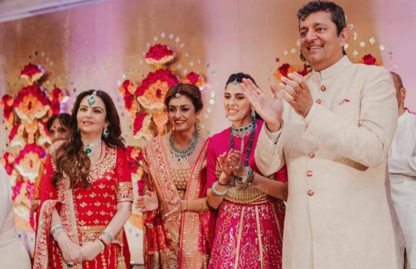 अंबानी परिवार शादी ही नहीं मेहंदी और संगीत में भी मौजूद था।