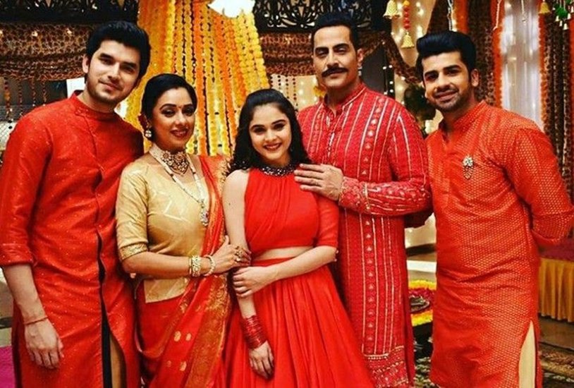 Anupama fame Rupali Ganguly:  स्टार प्लस पर प्रसारित होने वाला शो अनुपमा काफी पॉपुलर हो चुका है। इस शो में लीड रोल प्ले कर रही हैं एक्ट्रेस रूपाली गांगुली। शो में रूपाली ऐसी महिला बनी हैं जिसका पति धोखेबाज है। आइए जानें कैसी है रूपाली की रियल लव लाइफ: 