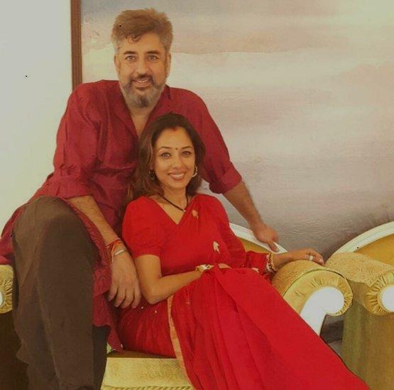 12 सालों तक एक दूसरे के दोस्त रहने के बाद अश्विन काम करने अमेरिका चले गए। यहीं से प्यार की शुरुआत हुई।