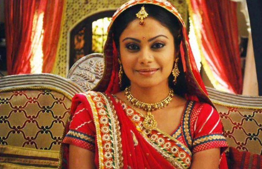 तीसरी आनंदी के रूप में दर्शकों के सामने तोरल रासपुत्रा आई थीं।