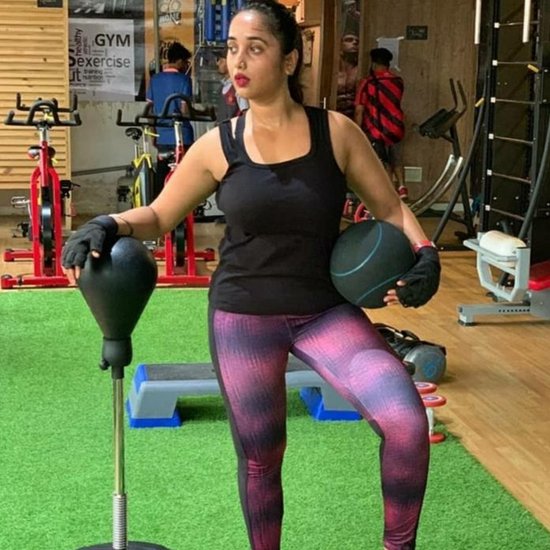 रानी चटर्जी भोजुपरी फिल्मों की सीनियर और सुपरहिट एक्ट्रेस हैं। वह घंटों जिम करती हैं।