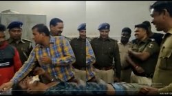 बिहार में घायल पत्रकार के पास खड़े हंस रह थे पुलिसवाले, लालू प्रसाद यादव की बेटी बोलीं- क्या यही मंगल राज है