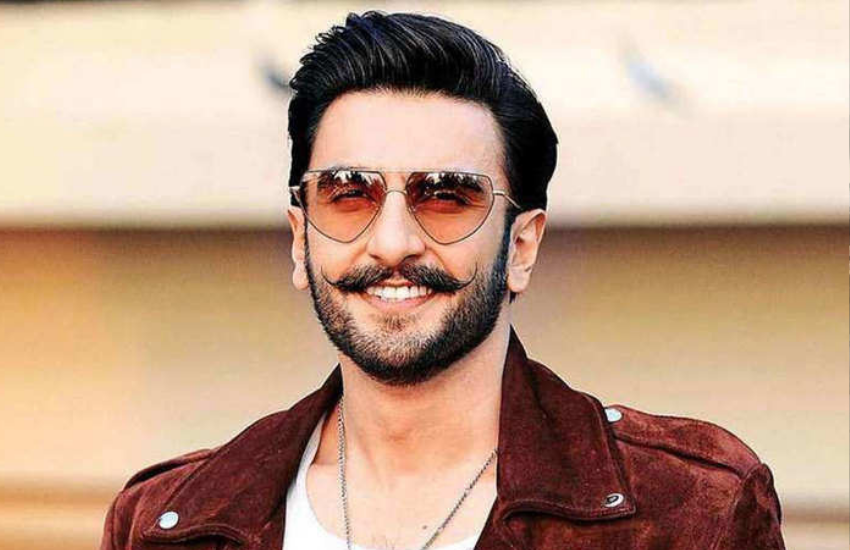 एक्टर रणवीर सिंह ने डीएनए से बातचीत में बताया था कि वे हमेशा अपनी जेब में कंडोम लेकर चलते हैं। उन्होंने यह भी कहा था कि लोगों को संबंधों को लेकर हैल्दी बातचीत, चर्चा और शिक्षा को लेकर बात करनी चाहिए।