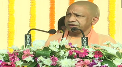 प्रियंका गांधी को नेता बनाकर मानेंगे आप, एंकर ने योगी आदित्यनाथ से पूछा सवाल