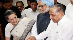 क्या सोनिया गांधी आपकी वजह से प्रधानमंत्री नहीं बन पाईं? प्रभु चावला के सवाल पर भड़के मुलायम सिंह ने दिया था ये जवाब