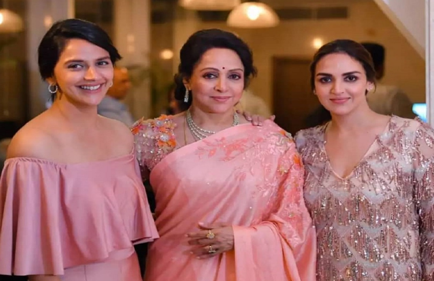 हेमा ने बताया कि धर्मेंद्र का विरोध उन्होंने तब किया जब वह ईशा और अहाना के नृत्य सीखने पर आपत्ति जताने लगे थे। इसे भी पढ़ें- हेमा मालिनी को बेटियों के जन्म के बाद इस बात का हुआ था पछतावा, लंदन से फोन पर मां से मांगी थी मदद