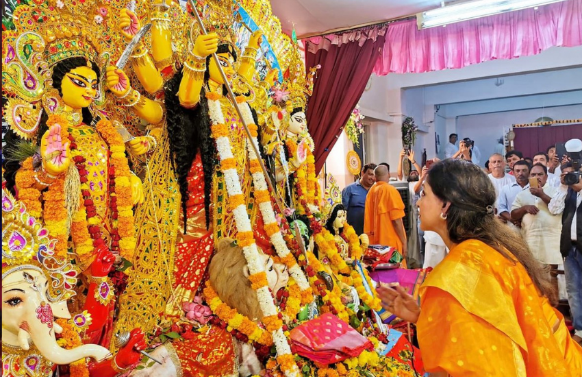 हेमा ने एक इंटरव्यू में बताया था कि जब भी वह मंच पर राधा या दुर्गा रूप कां मंचन करती हैं तो उन्हें इससे अध्यात्मिक ही नहीं मानसिक शांति भी मिलती हैं।