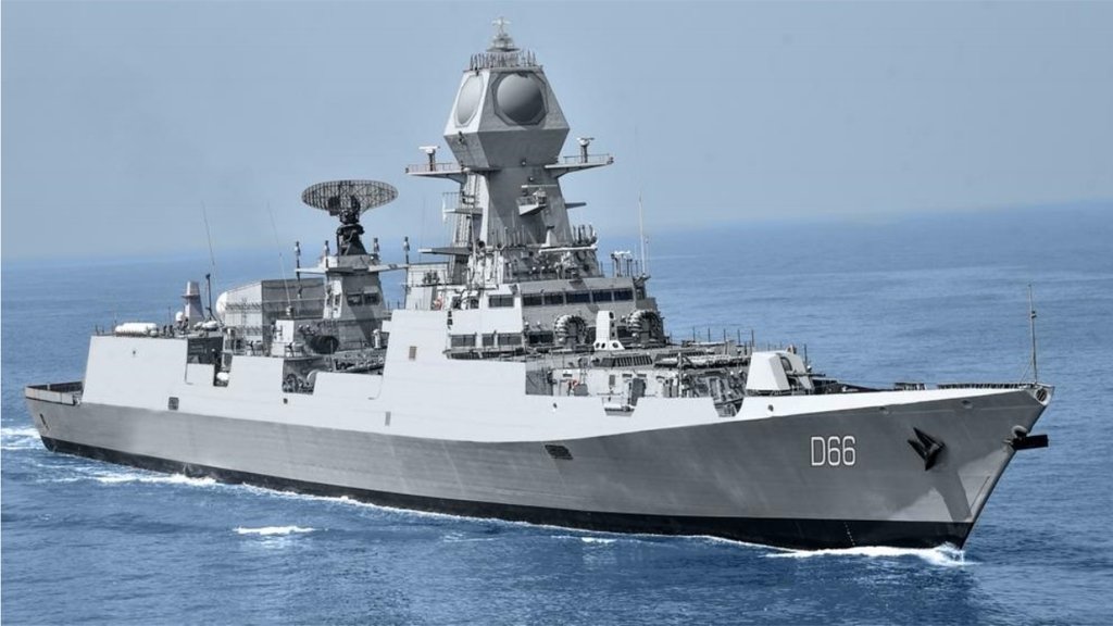 रविवार को मुंबई में आयोजित कार्यक्रम में आईएनएस विशाखापत्तनम को भारतीय नौसेना को सौंपा गया। (फोटो: पीआईबी) 