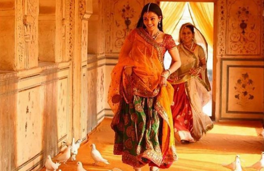 आशुतोष गोवारिकर की फिल्म जोधा-अकबर से जुड़ा एक किस्सा शेयर फिल्म निर्माता सुनीता गोवारि‍कर किया था। इसमें उन्होंने बताया था कि फिल्म में 100 हाथिनियों का ऑडिशन लिया गया था।