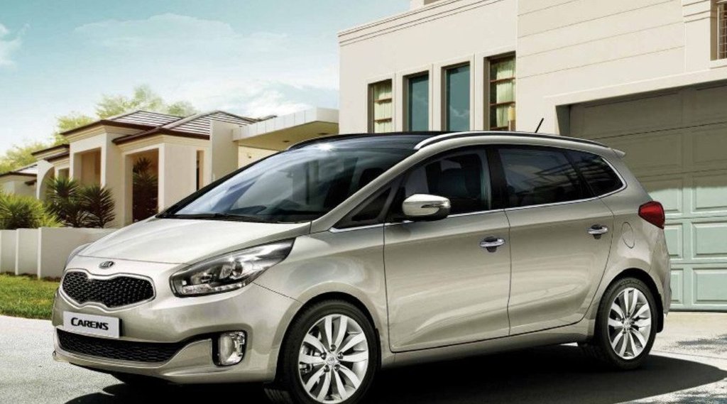 Kia Carens compete with Maruti Ertiga and Mahindra Marazzo
