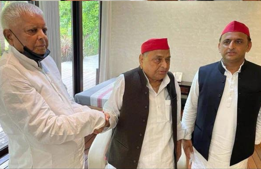 लालू और मुलायम अपने परिवार के पहले सदस्य रहे हैं जो राजनैतिक जीवन में कदम रखे थे। इसे भी पढ़ें- 5 बार पार्टी बदले थे मुलायम सिंह यादव, सपा नहीं, बल्कि इस दल से बने थे पहली बार यूपी के सीएम