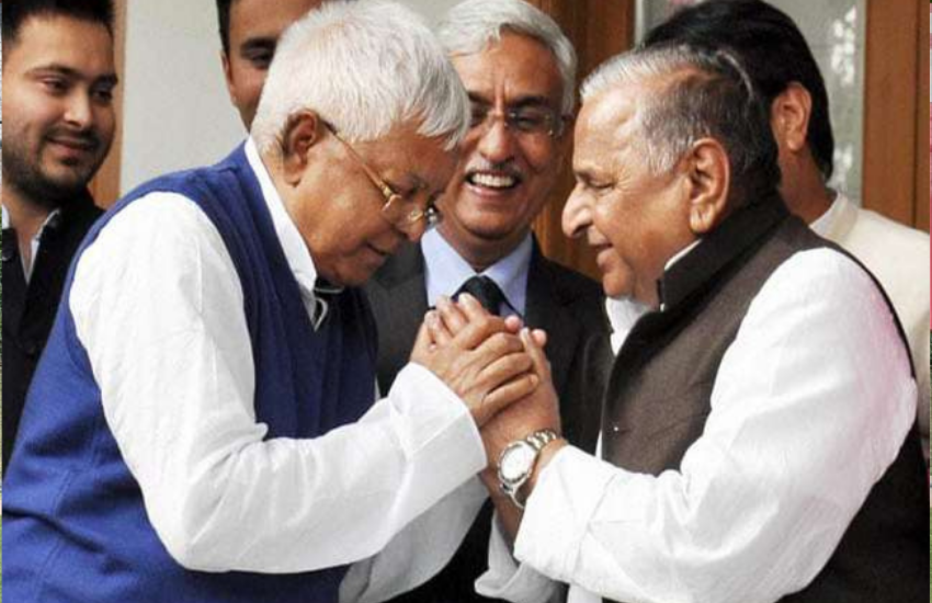 मुलायम सिंह यादव यूपी और लालू बिहार के एक से ज्यादा बार सीमए रह चुके हैं। दोनों ही नेताओं का राजनीति में आने का तरीका और राजनीतिक विचारधारा भी लगभग एक रही है। तो चलिए जानें कि इन दो दिग्गज नेताओं में क्या-क्या चीजें समान रही हैं।