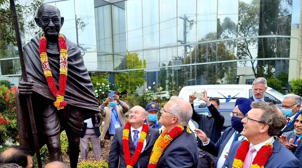यह घटना प्रधानमंत्री मॉरिसन द्वारा रोविल में ऑस्ट्रेलियाई भारतीय सामुदायिक केंद्र में प्रतिमा का अनावरण करने के कुछ घंटों बाद हुई। (FB/JasonWood.updates/)