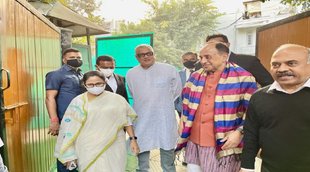 Mamata banerjee with subramanian swamy