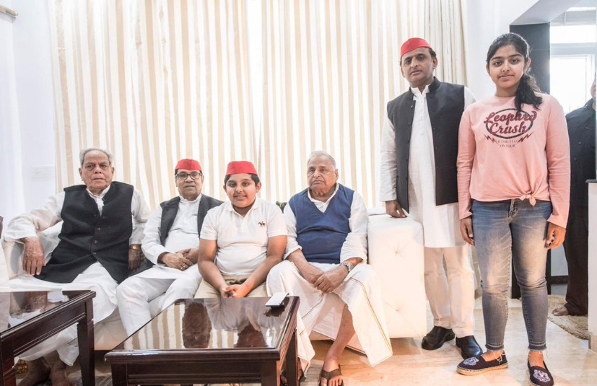 दो साल बाद 1991 में भी जसवंतनगर सीट से ही चुनाव लड़े थे। इस चुनाव  में भी उनके खिलाफ एक और मुलायम सिंह यादव ने पर्चा भर दिया था।