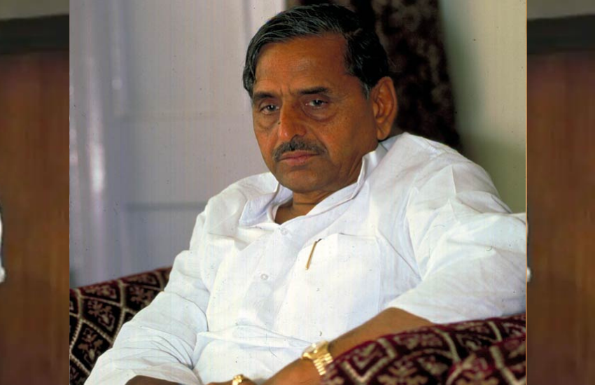 शेक्सपियर ने कहा था नाम में क्या रखा है, लेकिन साल 1993 में मुलायम सिंह यादव से किसी ने ये पूछा होता तो उसे पता चलता कि नाम के फेर से चुनाव जीते और हारे भी जाते हैं।