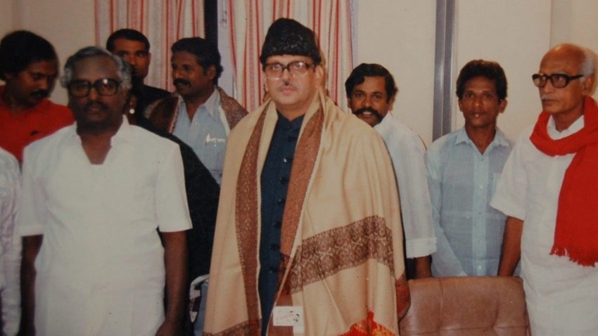 दिवंगत विश्वनाथ प्रताप सिंह 1989 से 1990 तक देश के पीएम रहे। वह यूपी जैसे बड़े राज्य के मुख्यमंत्री भी बने। उनके बेटे अजय प्रताप सिंह भी राजनीति में आए लेकिन कोई खास पहचान नहीं बना पाए। फिलहाल वह एक्टिव पॉलिटिक्स से दूर हैं।