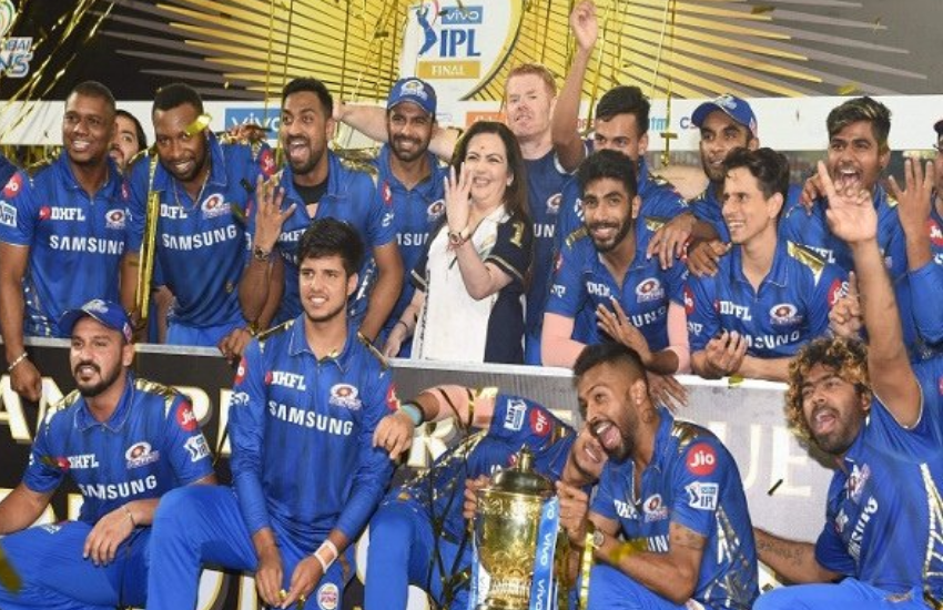 मैच के बाद टीम हारे या जीते उसके साथ ग्रुप फोटोज नीता जरूर लेती हैं।