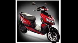 सिंगल चार्ज में 180 km तक दौड़ेगा स्मार्ट फीचर्स वाला ये इलेक्ट्रिक स्कूटर, जानें कीमत और फीचर्स की पूरी डिटेल