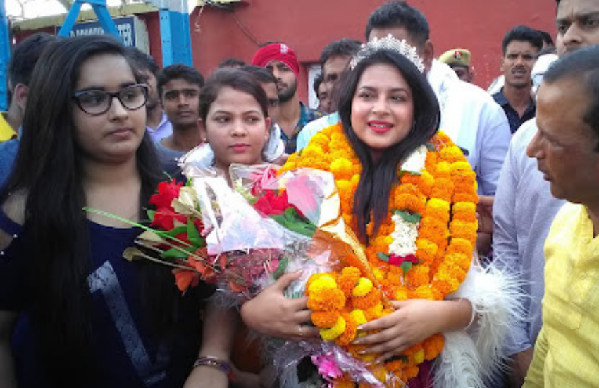 उन्होंने 23 दिसंबर 2018 को चंडीगढ़ के जिरकपुर में बीएसएस एंटरटेनमेंट की ओर से आयोजित मिस इंडिया मोस्ट पॉपुलर फेस में मिस इंडिया मोस्ट बॉडी ब्यूटीफुल का खिताब हासिल किया।