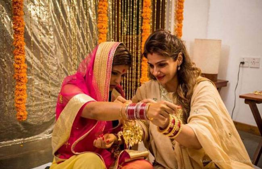 रवीना की बेटी छाया एयर होस्टेज तो पूजा इवेंट मैनेजर है।