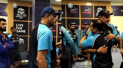 जाते-जाते टीम इंडिया के खिलाड़ियों में जोश भर गए रवि शास्त्री, 90 सेकेंड के दौरान कई बार इमोशनल हुए; देखें Video