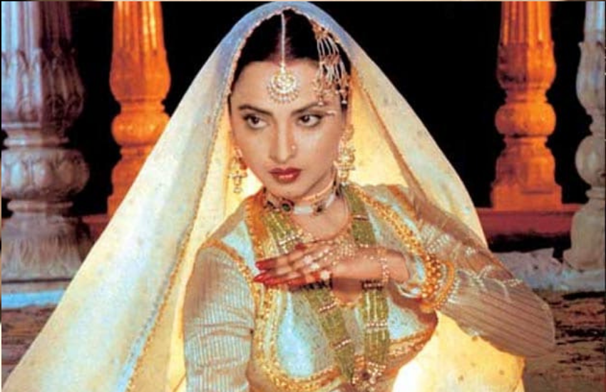 फिल्म पत्रकार राजकुमार केसवानी ने अपने एक लेख में बताया था कि कहानी सुनकर रेखा काफी देर तक गुमसुम रहीं और अचानक से मुजफ्फर से कहा कि वह बिना पैसे इस फिल्म में काम करेंगी। इसे भी पढ़ें- रेखा ने साड़ी छोड़कर जब पहना था कुछ इस तरह का ड्रेस, देखने वालों की नहीं हटी थी नजर