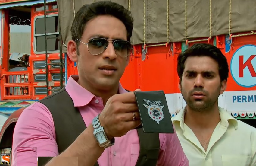 ऋषिकेश और उनकी पत्नी त्रिशा दुबश ने साल 2004 में शादी के बंधन में बंधा था। ये एक अरेंज और लव मैरिज दोनों थी। हालांकि, कुछ सालों बाद दोनों की जिंदगी में परेशानियां आनी शुरू हो गईं। साल 2014 में कपल ने अलग रहना शुरू कर दिया और मार्च 2021 में तलाक की अर्जी दाखिल करने के बाद ऋषिकेश ने इस बात का खुलासा किया।