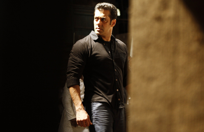 सलमान ने 26/11 के मुंबई हमलों पर उनके बयान को लेकर भी काफ़ी विवाद हुआ था जिसमें उन्होंने पाकिस्तान को दोषी न कहने की बात कह दी थी।