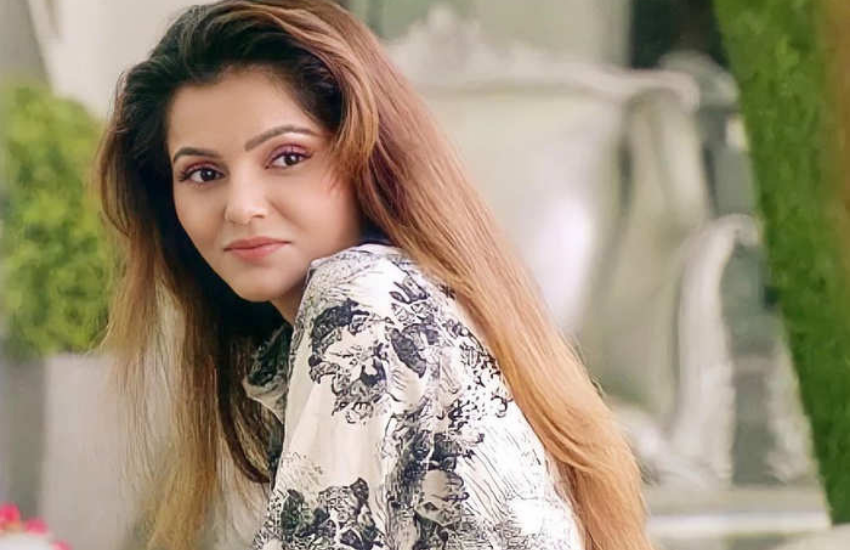 बिग बॉस 14 की विनर रुबीना दिलैक ने बताया था कि उनका और अभिनव का तलाक होने वाला था। मामला अदालत तक पहुंच गया था। कोर्ट में एप्लिकेशन भी लगाई थी, लेकिन अदालत ने अलग होने से पहले 6 महीने का समय दिया था। बिग बॉस में वो यह सोच कर आईं थीं कि शायद यहां दूरियां कम हो सकें।