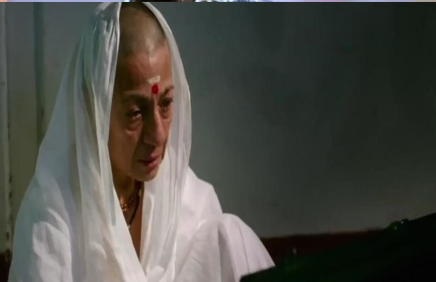 अभिनेत्री तनुजा ने भी एक बार ऐसा ही किया था। तनुजा ने मराठी फिल्म 'पितृऋण' की थी और इसके लिए तनुजा में अपना सिर मुंडवाया था। Photos: Social Media