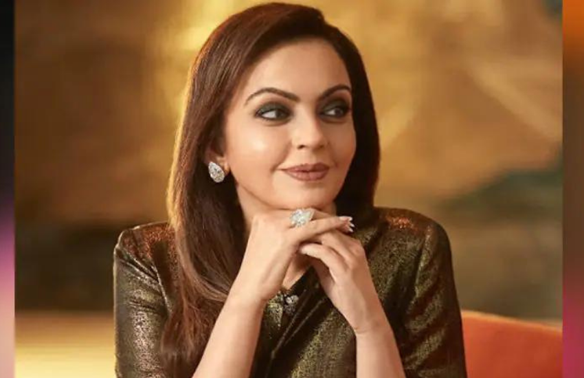 हरजिंदगी डॉट कॉम के अनुसार नीता अंबानी के पास लिपस्टिक्स के शेड्स का वाइड कलेक्शन हैं और पूरे संग्रह की कीमत करीब 40 लाख रुपये है।