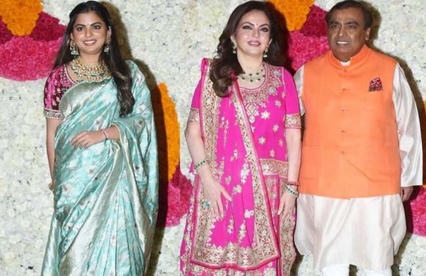 रिलायंस इंडस्ट्रीज के चेयरमैन मुकेश अंबानी के घर भी हर साल दीवाली पार्टी होती है और इसमें बॉलीवुड से ही नहीं, बल्कि क्रिकेट और बिजनेस जगत के लोग भी शामिल होते हैं। कोरोना के कारण अब ये पार्टी केवल परिवार और विशेष लोगों संग ही आयोजित होती है।