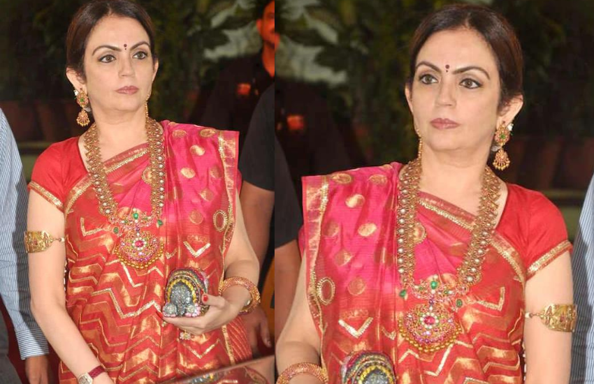 त्योहारों पर नीता भरपूर गहने और नथ जरूर पहनती हैं।