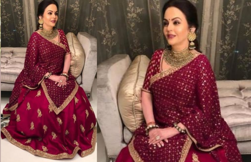 नीता का फेवरेट ट्रेडिशनल ड्रेस लहंगा है। फेस्टिवल सीजन की बात करें तो नीता फेस्टिवल में डार्क कलर ज्यादा प्रेफर करते हैं।