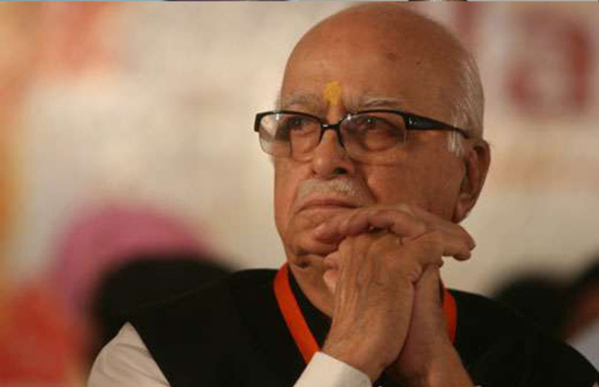 बीजेपी नेता उमा भारती ने एक बार उनकी खुले मंच से जब तारीफ की थी तो आडवाणी भावुक हो गए थे और उनके आंसू निकल पड़े थे। एक बार और ऐसा मौका और देखा गया था जब सुषमा स्वराज लोकपाल के मुद्दे पर लोकसभा में भाषण दे रही थीं तब भी आडवाणी अपने आप को रोक नहीं पाए और उनकी आँखें नम हो गई थीं।